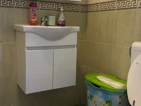 Izdavanje, dvosoban stan, 90m², Dobrota, Kotor - image 8