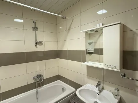 Izdavanje, jednosoban stan, 55m², City Kvart, Podgorica - image 11