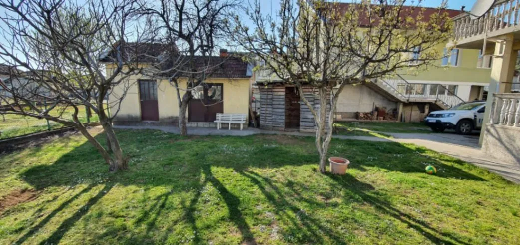 Prodaja, kuća, 270m², Tološi, Podgorica