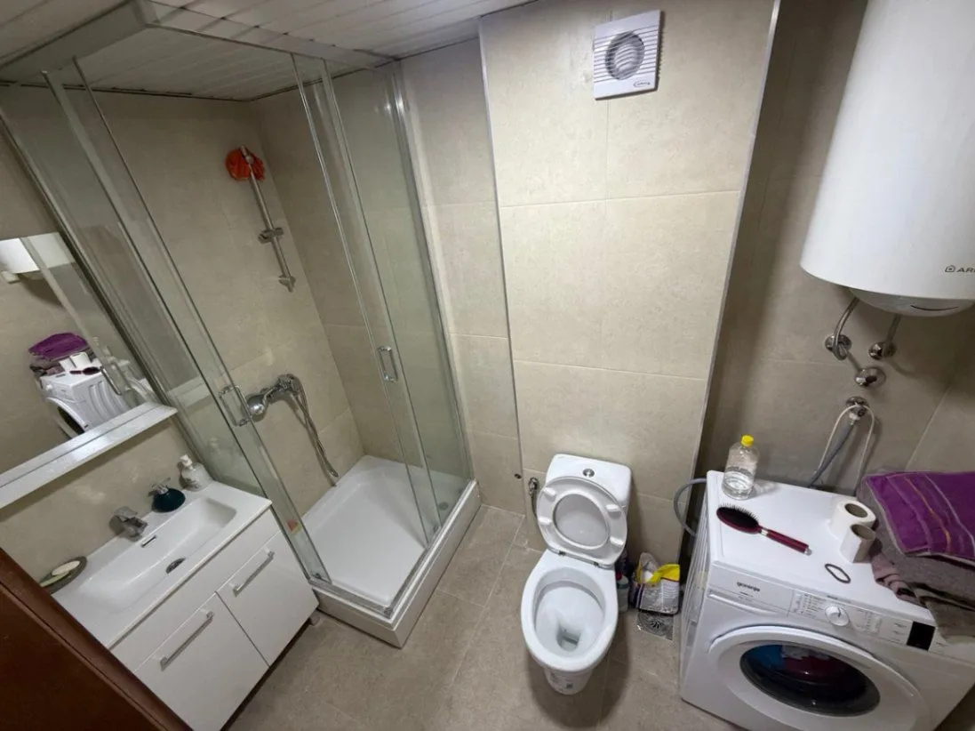 Izdavanje, jednosoban stan, 55m², Lazi, Budva
