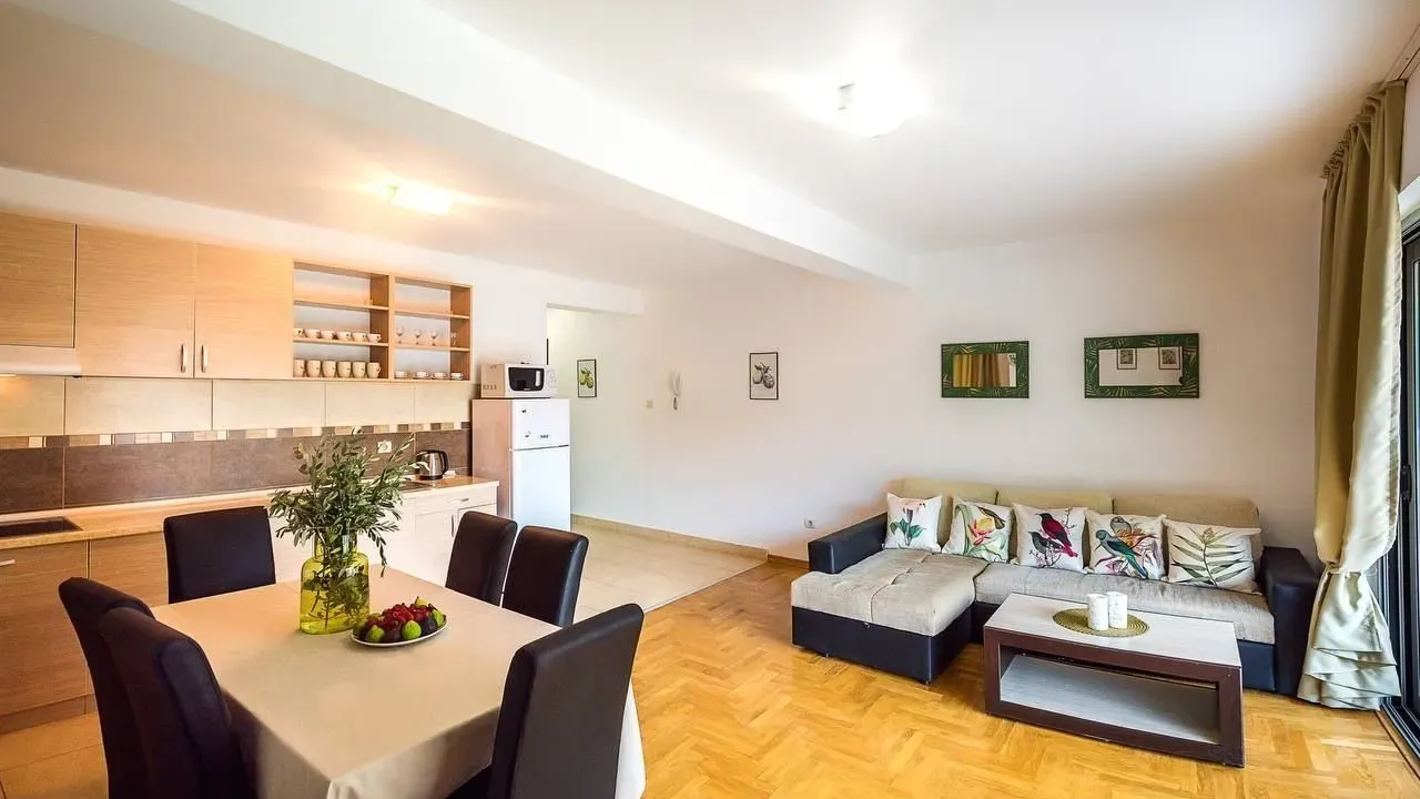 Prodaja, dvosoban stan, 85m², Pržno, Budva