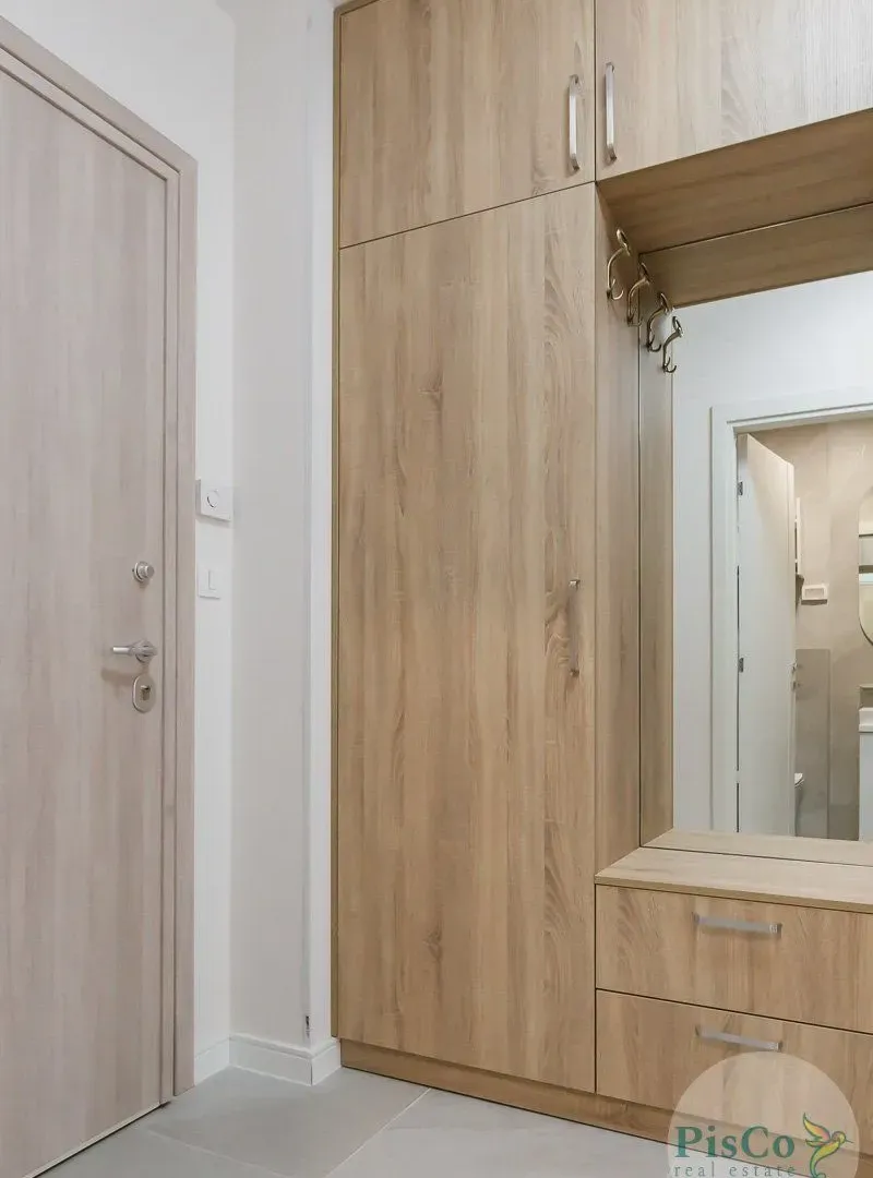 Izdavanje, jednosoban stan, 50m², Central Point, Podgorica