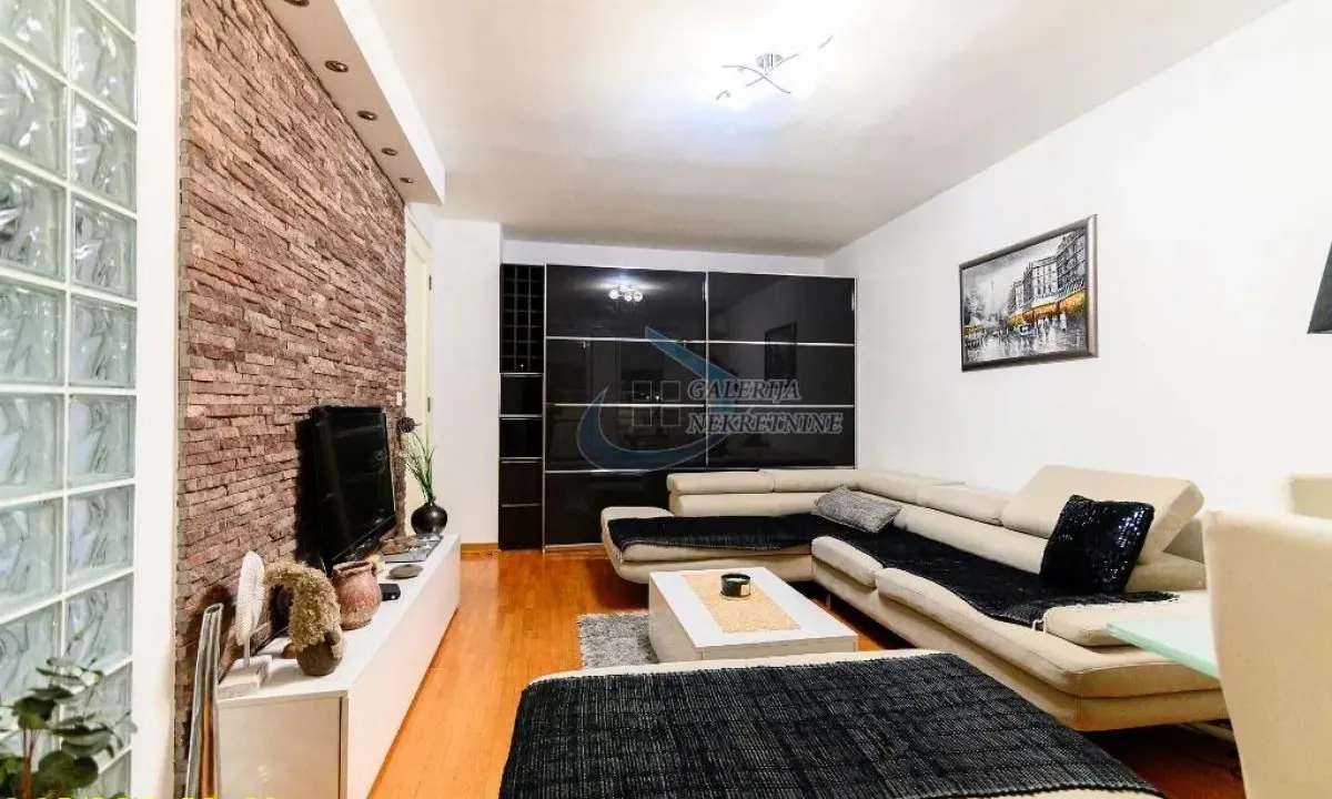 Prodaja, trosoban stan, 68m², Novi Beograd Blok 67, Novi Beograd Sve Podlokacije