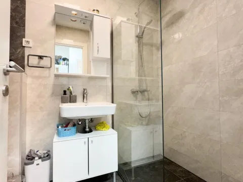 Prodaja, jednosoban stan, 45m², Tološka šuma, Podgorica - image 7