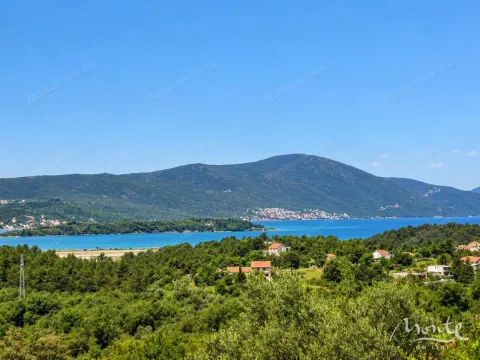 Zemljište in Kavač