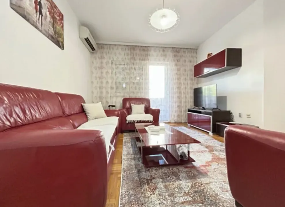Izdavanje, dvosoban stan, 60m², Preko Morače, Podgorica