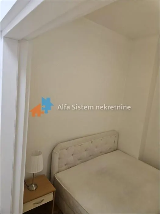 Izdavanje, četvorosoban stan, 120m², Savski Venac, Beograd