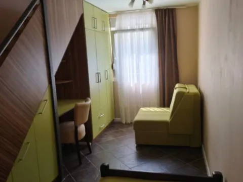 Izdavanje, trosoban stan, 95m², Škaljari, Kotor - image 4