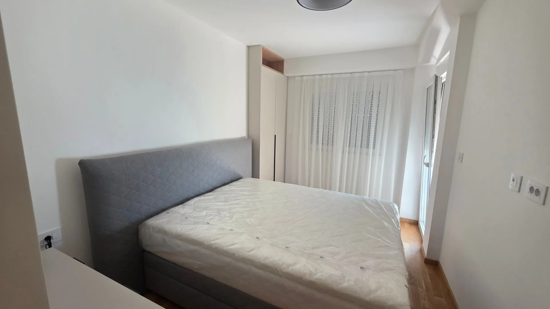 Izdavanje, dvosoban stan, 65m², Pobrežje, Podgorica