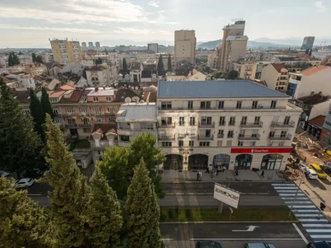 Rent, three bedroom apartment, 275m², Podgorica, Crna Gora - image 21