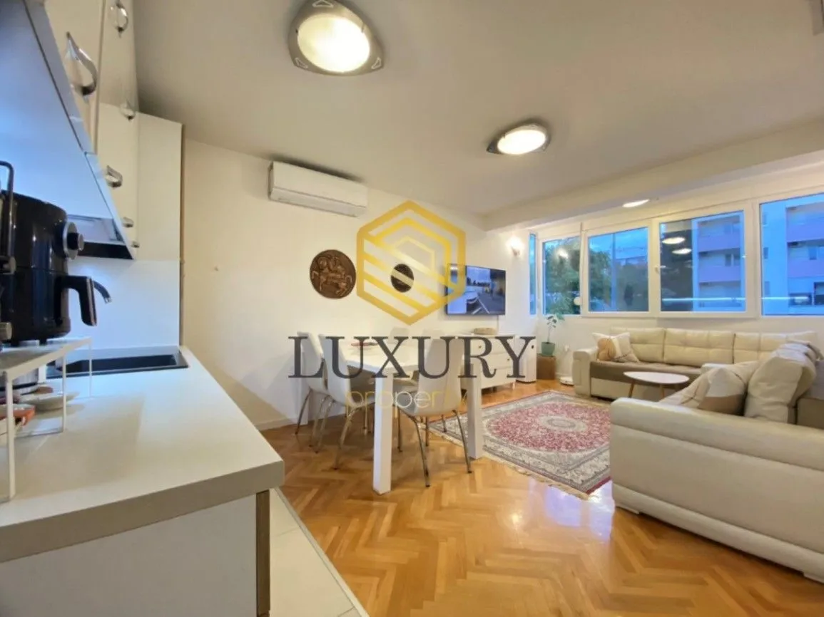Prodaja, dvosoban stan, 65m², Pejton, Podgorica