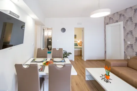 Rent, one bedroom apartment, 50m², Petrovac, Budva - image 4