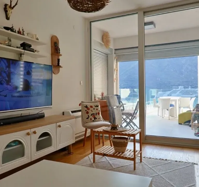 Rent, two bedroom apartment, 86m², Dobrota, Kotor