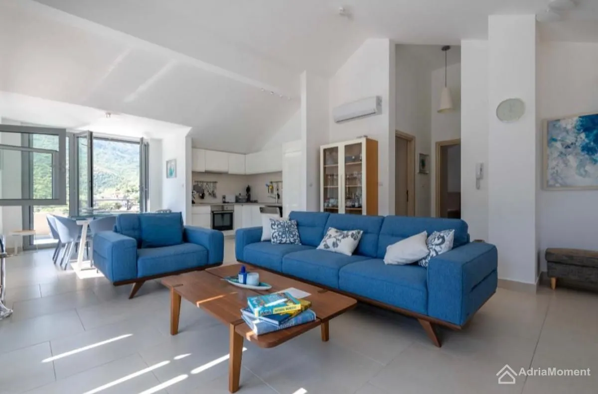 Prodaja, dvosoban stan, 90m², Morinj, Kotor