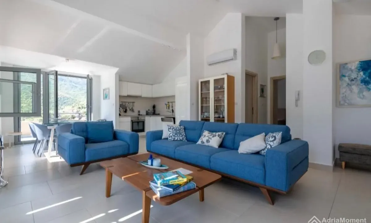 Prodaja, dvosoban stan, 90m², Morinj, Kotor