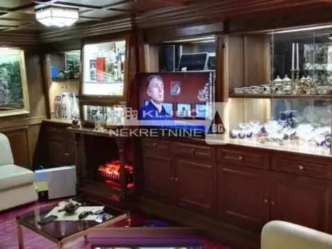 Prodaja, četvorosoban stan, 142m², Zemun Centar, Zemun Sve Podlokacije - image 15