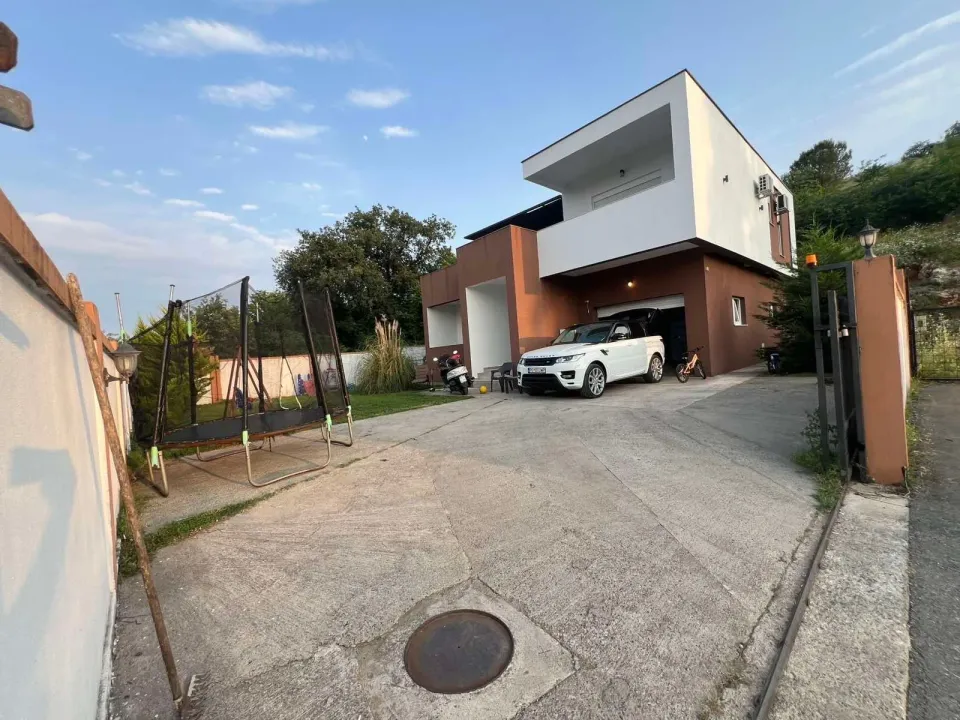 Sale, house, 260m², Gornja Gorica, Podgorica