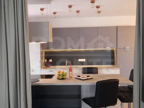 Rent, three bedroom apartment, 110m², Tivat, Crna Gora - image 1