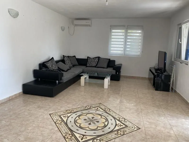 Izdavanje, kuća, 110m², Bar, Crna Gora