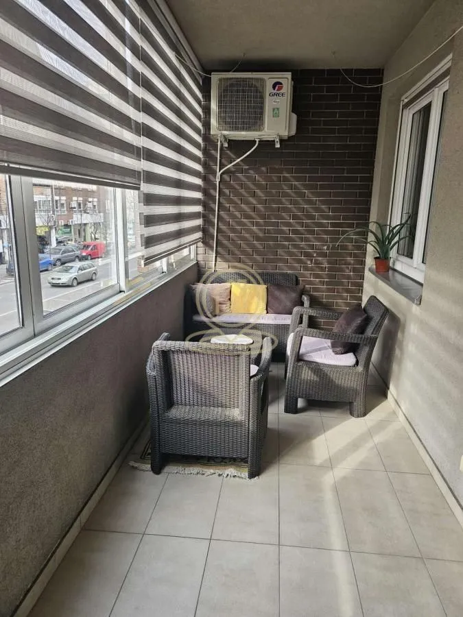 Rent, four bedroom apartment, 97m², Vračar Sve Podlokacije, Beograd