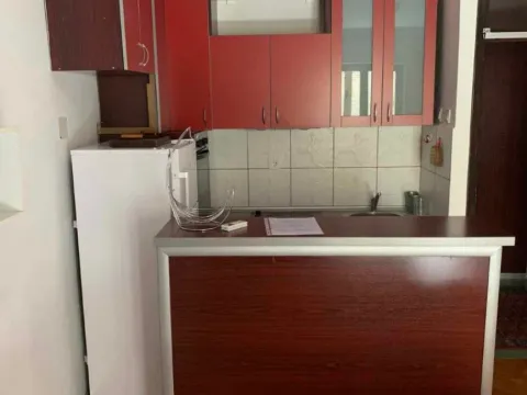 Izdavanje, jednosoban stan, 50m², Malo Brdo, Podgorica - image 3