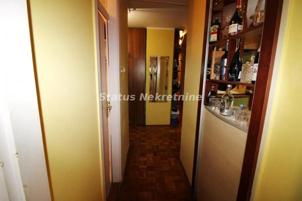 Prodaja, trosoban stan, 67m², Novo naselje, Novi Sad