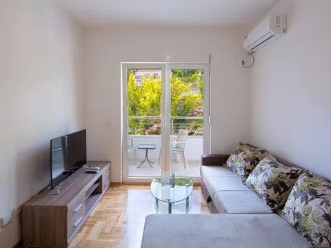 Rent, one bedroom apartment, 41m², Budva, Crna Gora - image 7