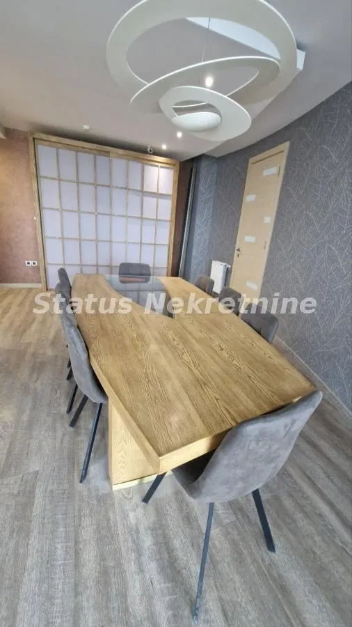 Izdavanje, četvorosoban stan, 116m², Novi Sad, Srbija