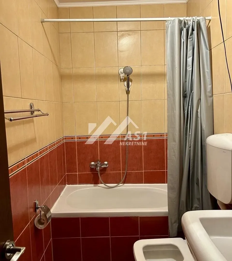 Izdavanje, dvosoban stan, 55m², Grbavica, Novi Sad Sve Podlokacije