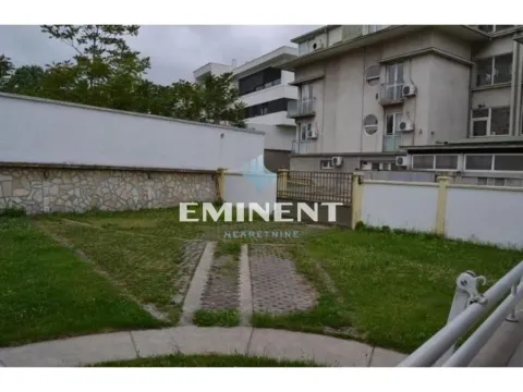 Izdavanje, četvorosoban stan, 110m², Savski Venac, Beograd - image 19