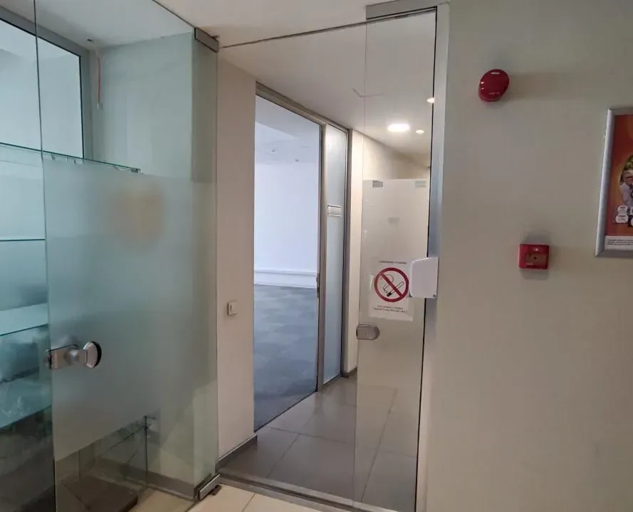 Izdavanje, poslovni prostor, 63m², Novi Beograd Blok 63, Novi Beograd Sve Podlokacije