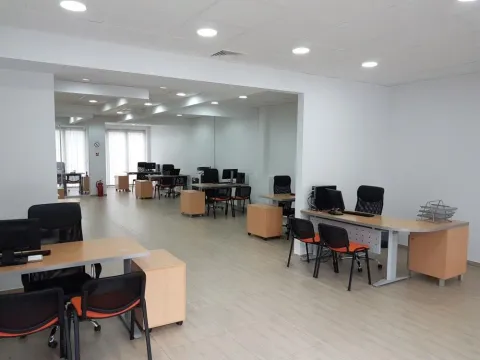 Prodaja, poslovni prostor, 165m², Centar, Jagodina - image 1
