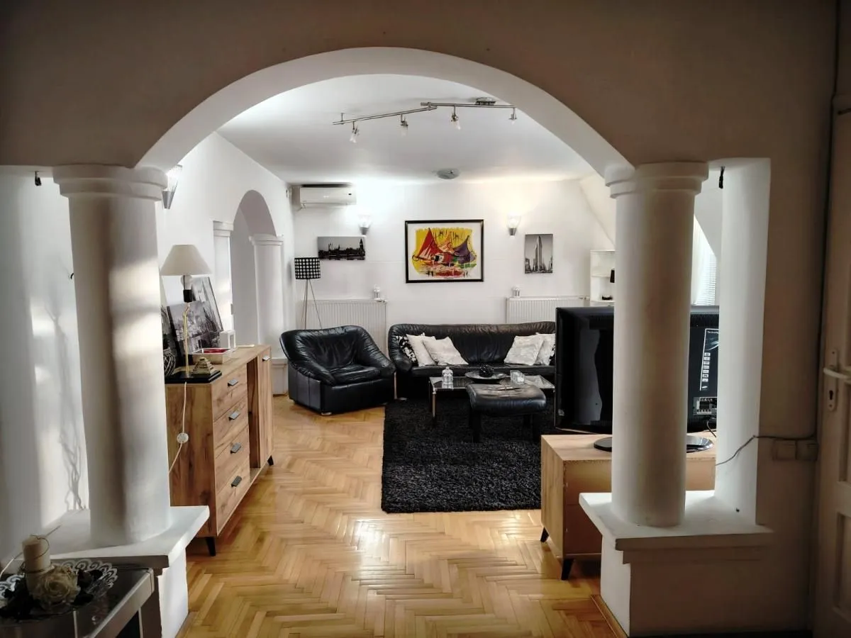 Izdavanje, trosoban stan, 90m², Centar, Niš