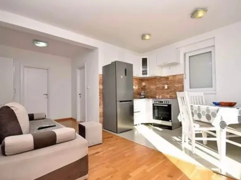 Rent, two bedroom apartment, 53m², Igalo, Herceg Novi - image 1