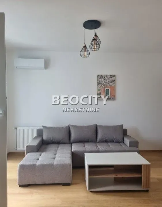 Izdavanje, stan, 40m², Centar, Novi Sad