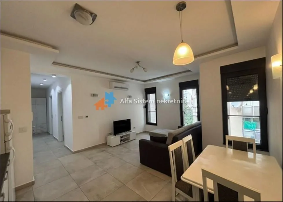 Rent, three bedroom apartment, 55m², Južni Bulevar, Vračar Sve Podlokacije