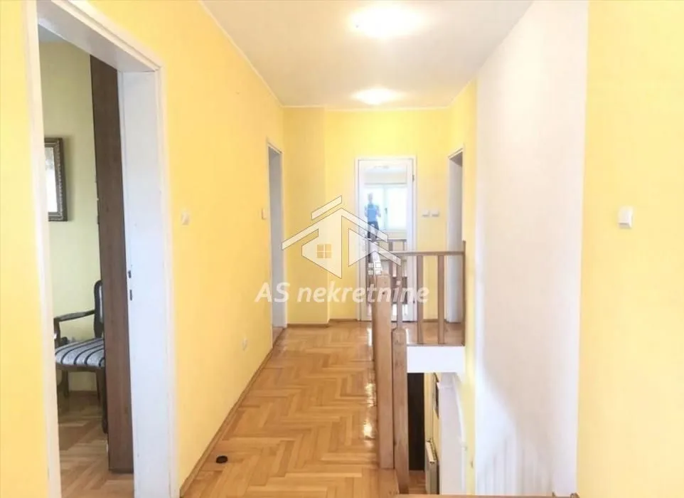 Prodaja, četvorosoban stan, 140m², Savski Venac, Beograd