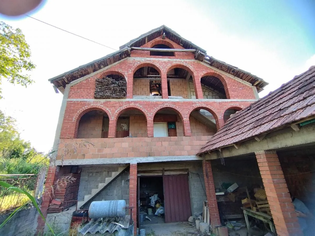 Prodaja, kuća, 200m², Trnava, Jagodina