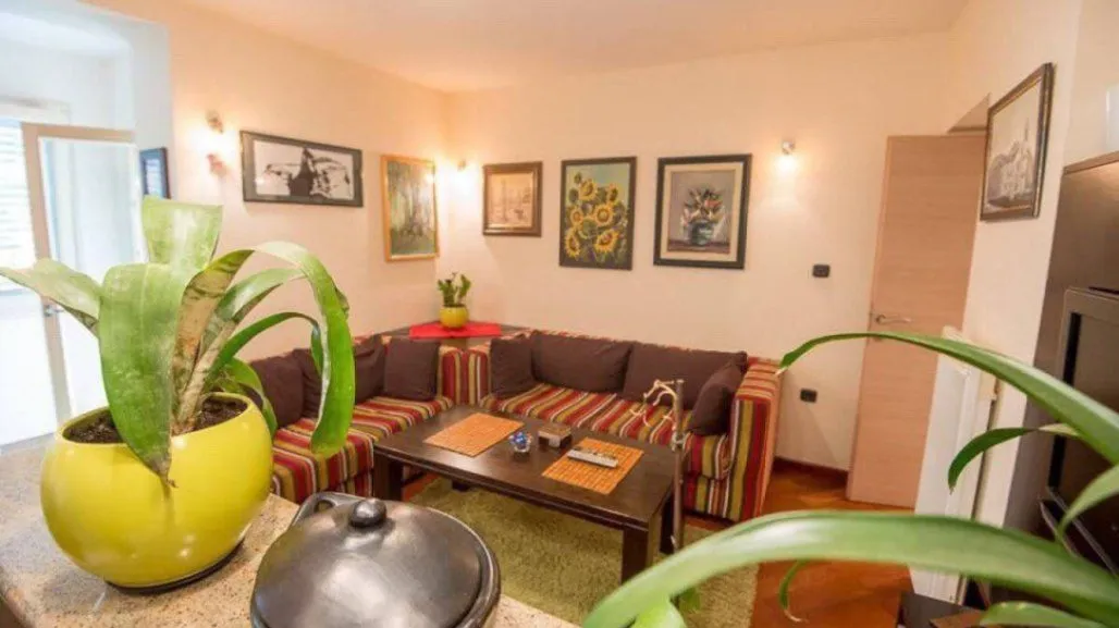 Prodaja, dvosoban stan, 70m², Centar, Tivat