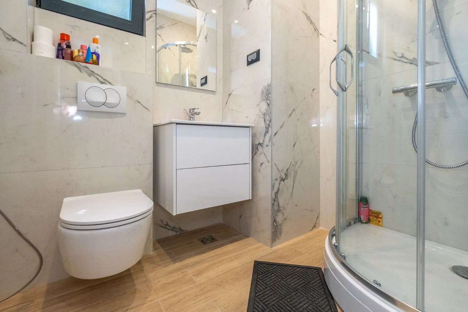 Rent, house, 180m², Gornja Gorica, Podgorica