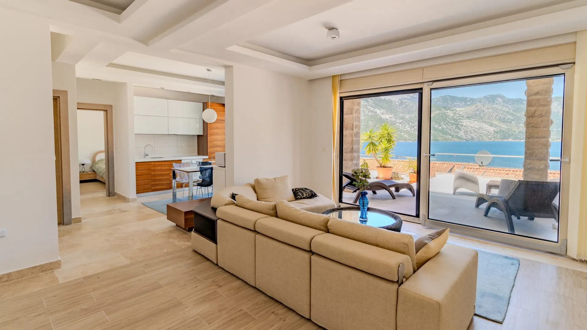 Sale, three bedroom apartment, 268m², Kostanjica, Kotor
