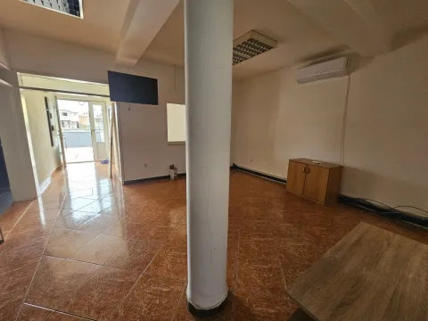 Izdavanje, poslovni prostor, 138m², Stari Aerodrom, Podgorica - image 4