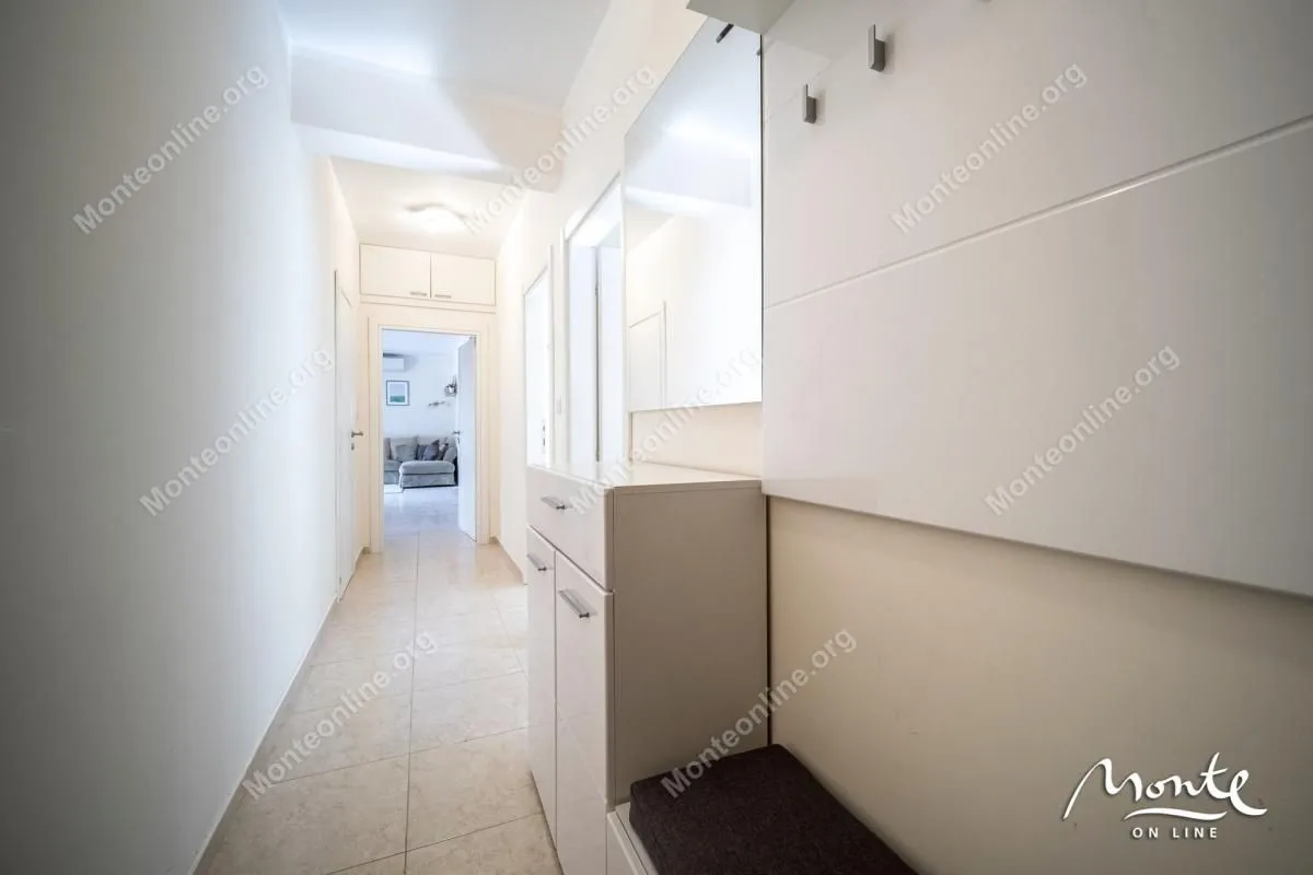 Prodaja, dvosoban stan, 109m², Dobrota, Kotor