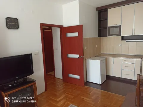 Izdavanje, dvosoban stan, 39m², Blok 9, Podgorica - image 9