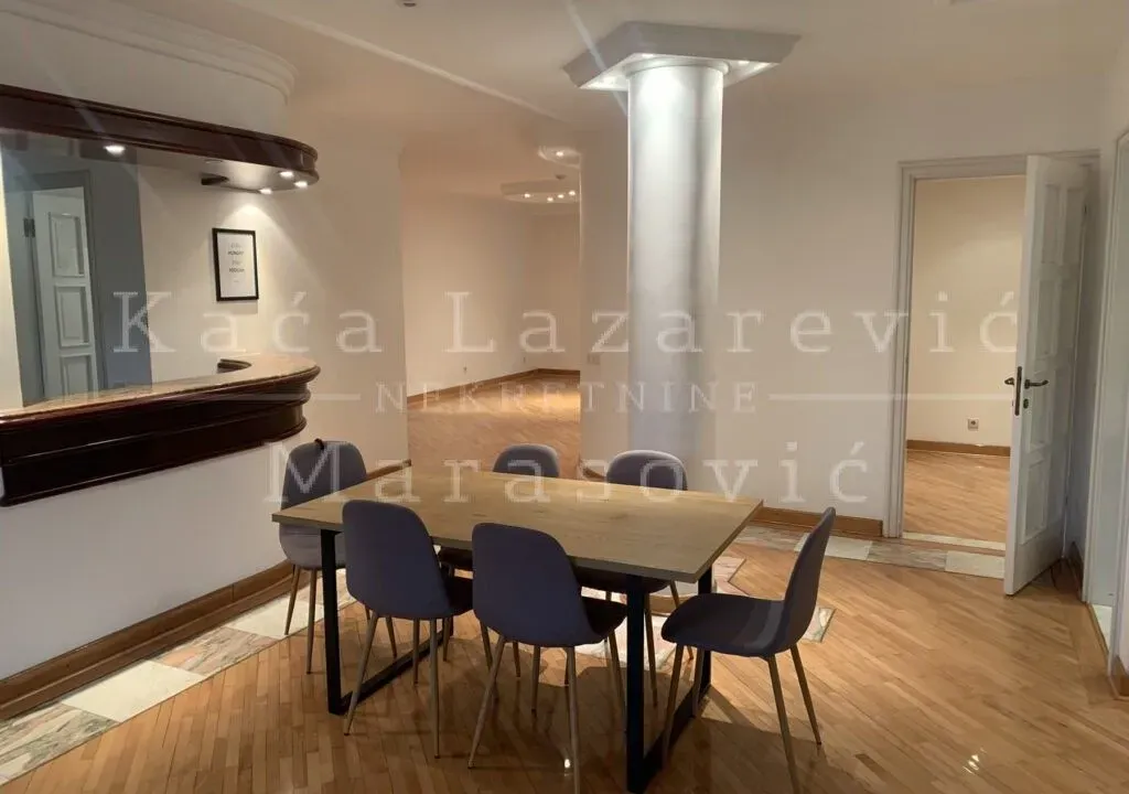 Izdavanje, trosoban stan, 147m², Kalenić Pijaca, Vračar Sve Podlokacije