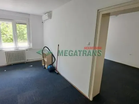 Izdavanje, trosoban stan, 90m2, Centar, Novi Sad Izdavanje, trosoban stan, 90m2, Centar, Novi Sad