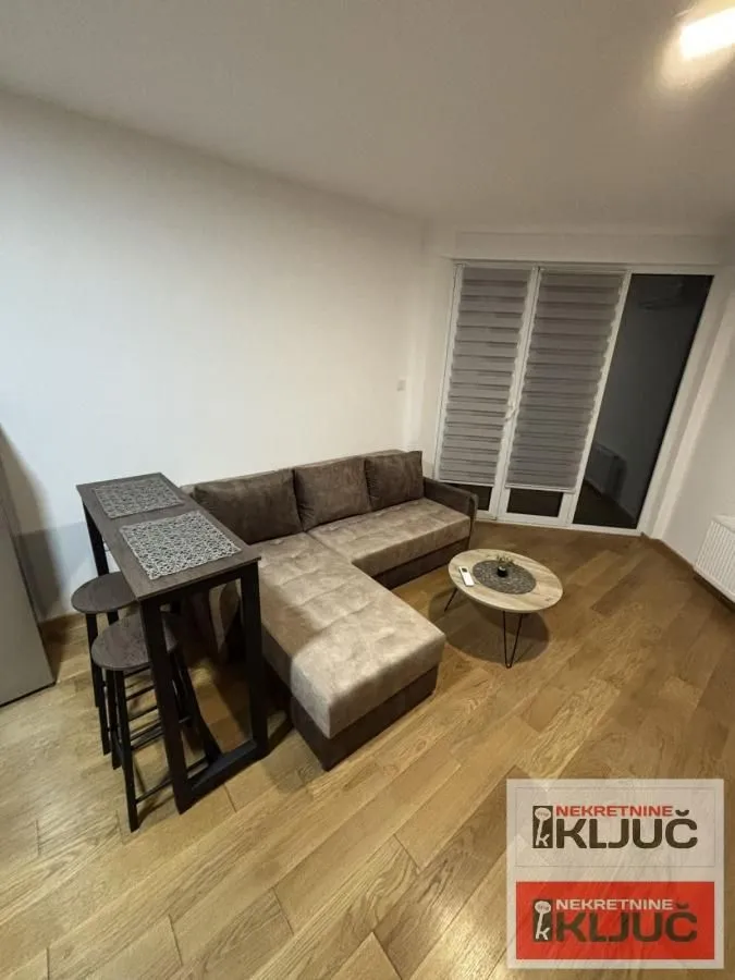Izdavanje, garsonjera, 28m², Bulevar Oslobodjenja, Novi Sad Sve Podlokacije