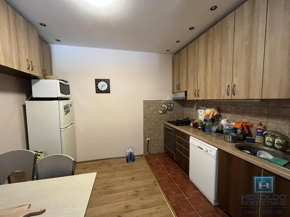 Prodaja, kuća, 400m², Centar, Jagodina