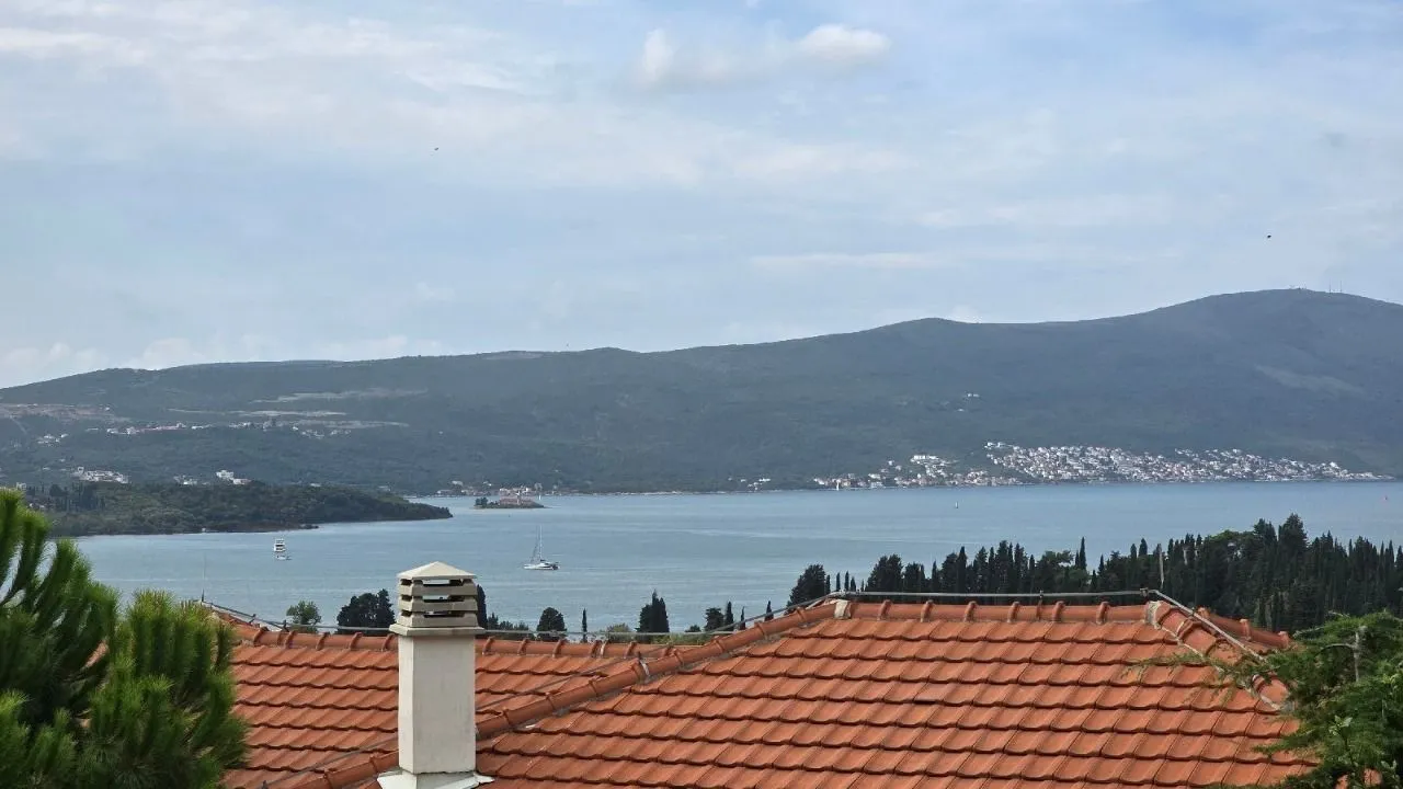 Prodaja, dvosoban stan, 48m², Tivat, Crna Gora