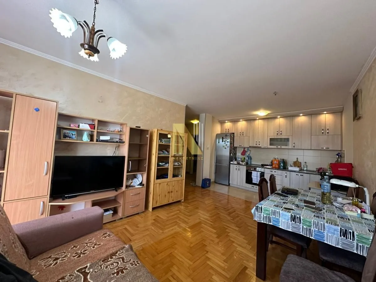 Izdavanje, dvosoban stan, 54m², Salajka, Novi Sad Sve Podlokacije